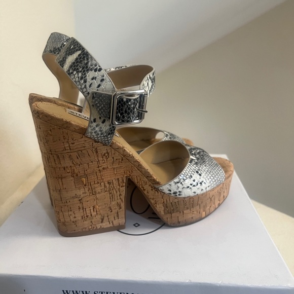 - WOMEN'S STEVE MADDEN JESS, CORK PLATFORM / HEELED SANDALS SNAKE SZ‎ 6.5 - Picture 4 of 9